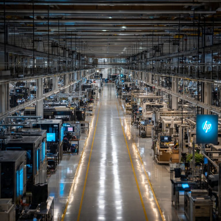 HP anuncia corte de 6 mil empregos até 2028 com expansão da IA