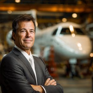 Presidente da Embraer é premiado por inovação em tecnologia